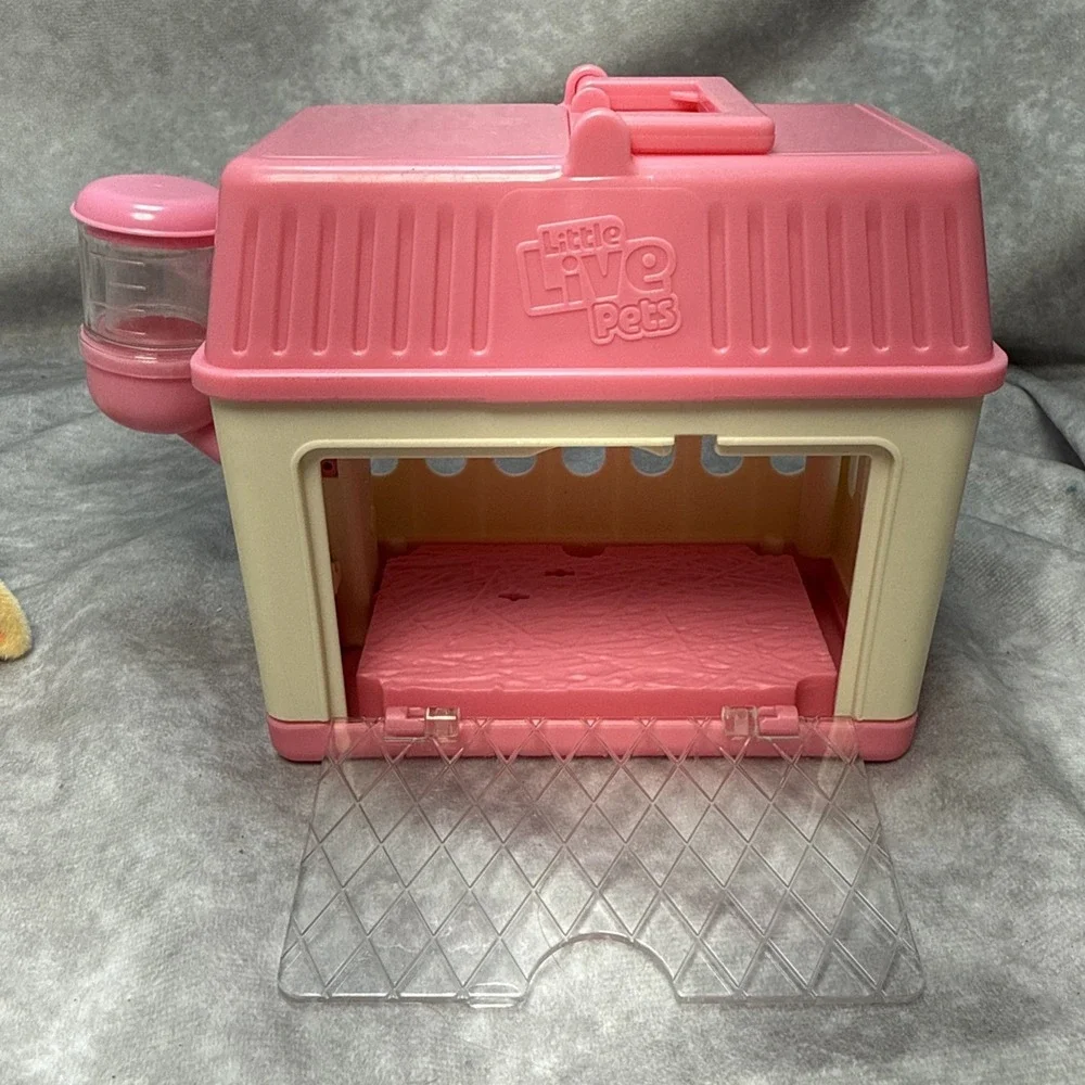 Little Live Pets Mama Surprise Minis Flocked Bunny Rabbit Babies Hutch Moose Toy